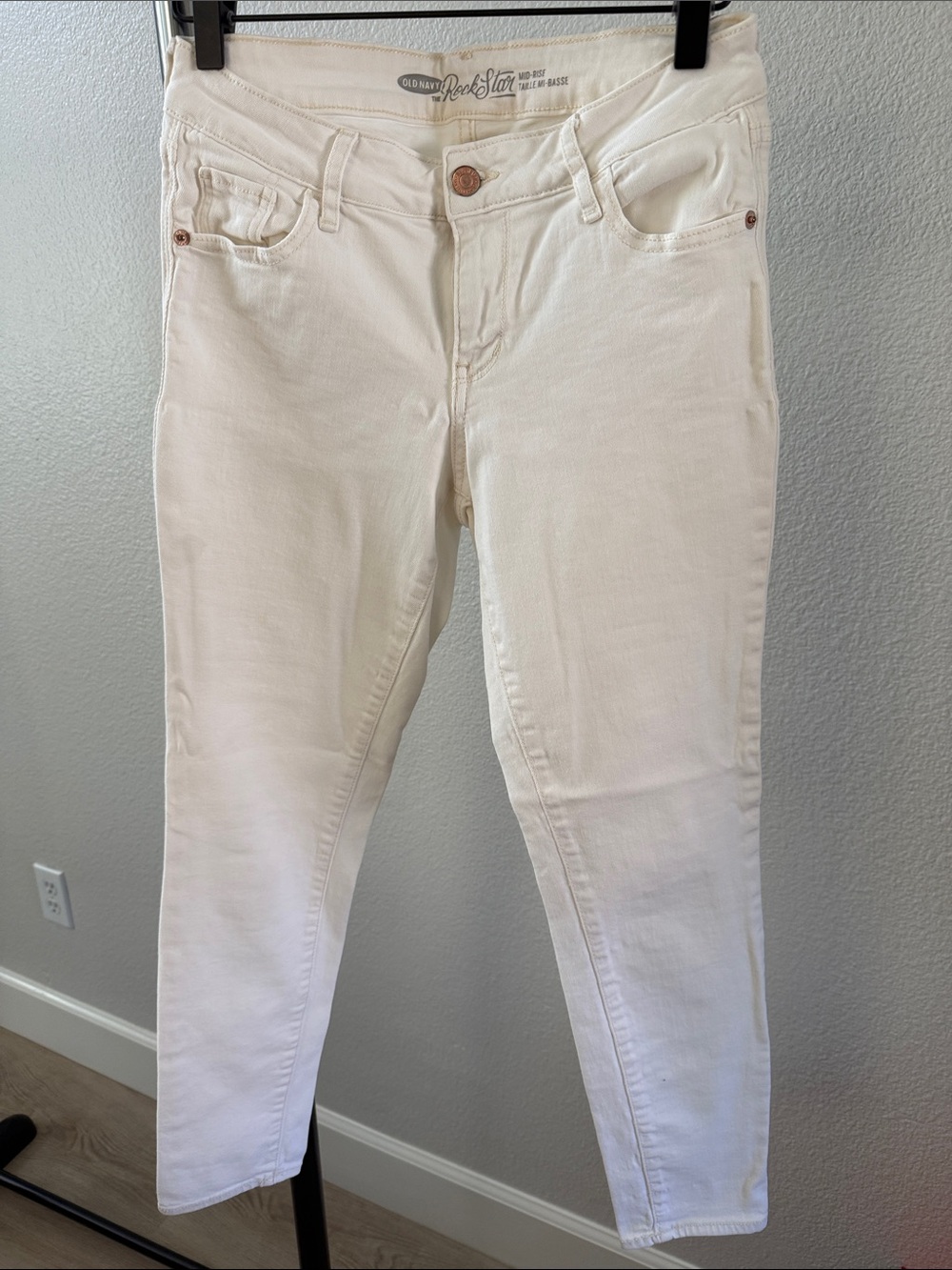Old Navy Off-White Skinny Jeans - Ankle Stretch